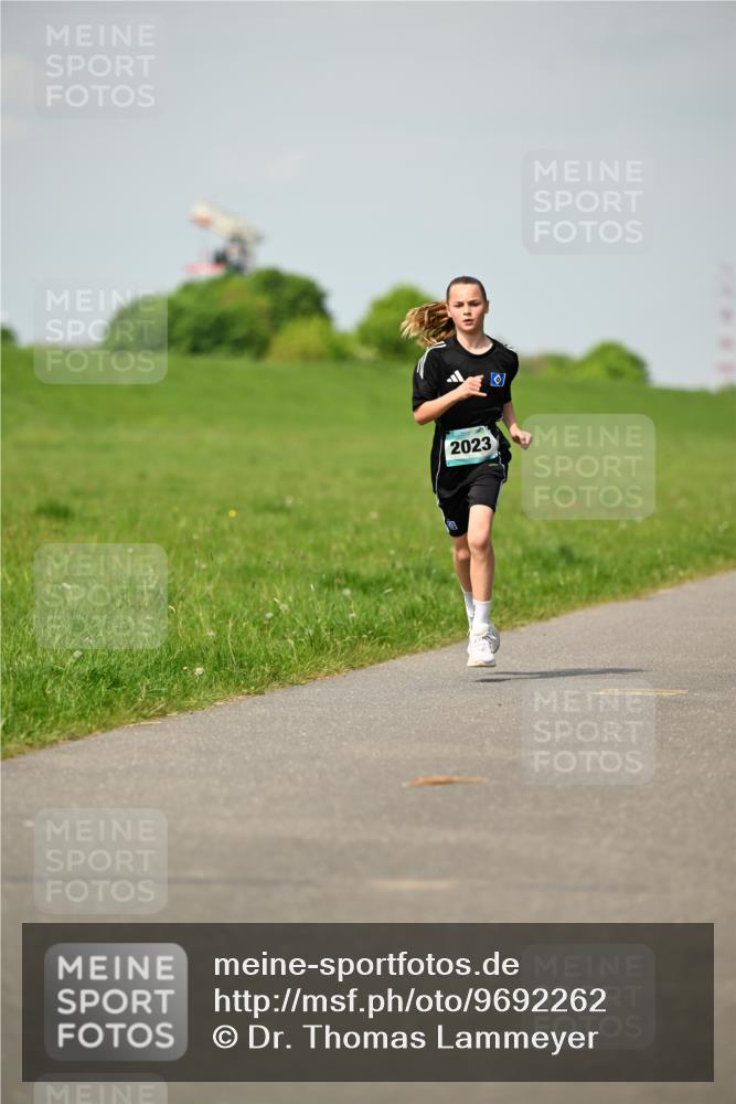 10.05.2026 - 8. Wedeler Halbmarathon Dr. Thomas Lammeyer http://msf.ph/oto/9692262 10.05.2026 11:15:27 Laufen 2023 meine-sportfotos.de