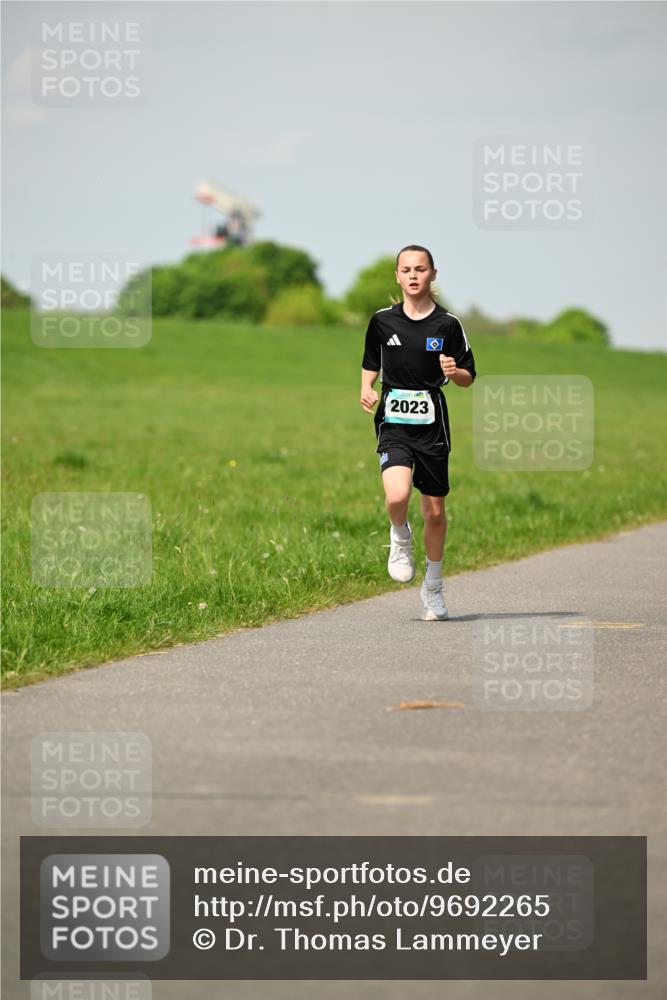 10.05.2026 - 8. Wedeler Halbmarathon Dr. Thomas Lammeyer http://msf.ph/oto/9692265 10.05.2026 11:15:27 Laufen 2023 meine-sportfotos.de