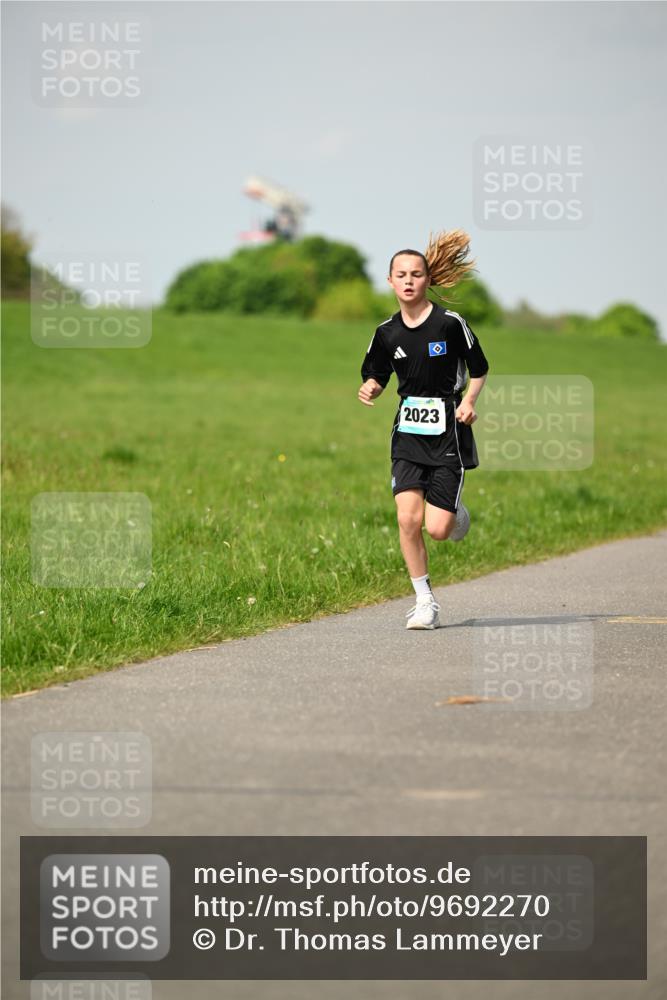 10.05.2026 - 8. Wedeler Halbmarathon Dr. Thomas Lammeyer http://msf.ph/oto/9692270 10.05.2026 11:15:27 Laufen 2023 meine-sportfotos.de