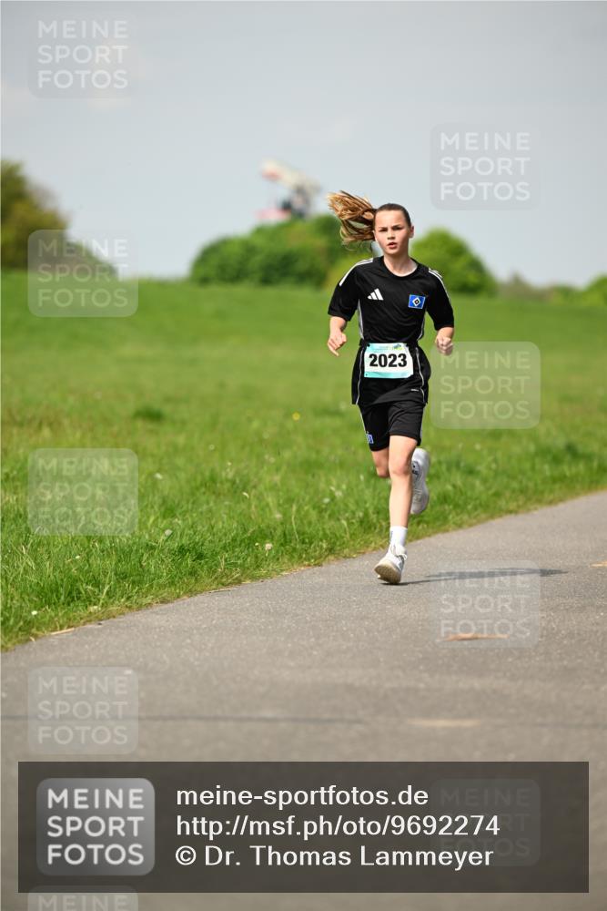 10.05.2026 - 8. Wedeler Halbmarathon Dr. Thomas Lammeyer http://msf.ph/oto/9692274 10.05.2026 11:15:28 Laufen 2023 meine-sportfotos.de