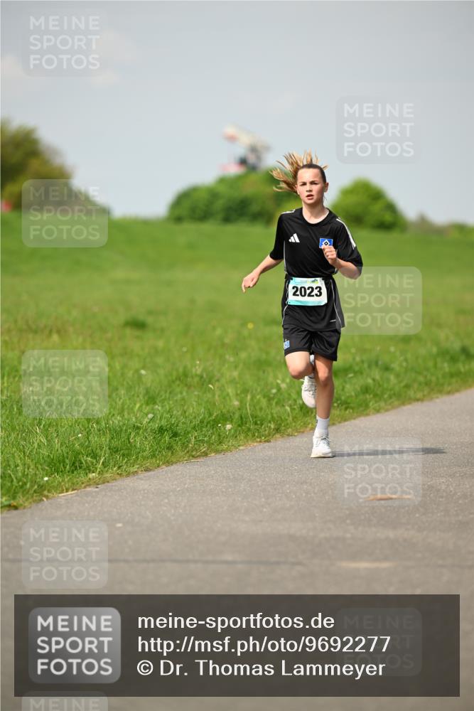10.05.2026 - 8. Wedeler Halbmarathon Dr. Thomas Lammeyer http://msf.ph/oto/9692277 10.05.2026 11:15:28 Laufen 2023 meine-sportfotos.de