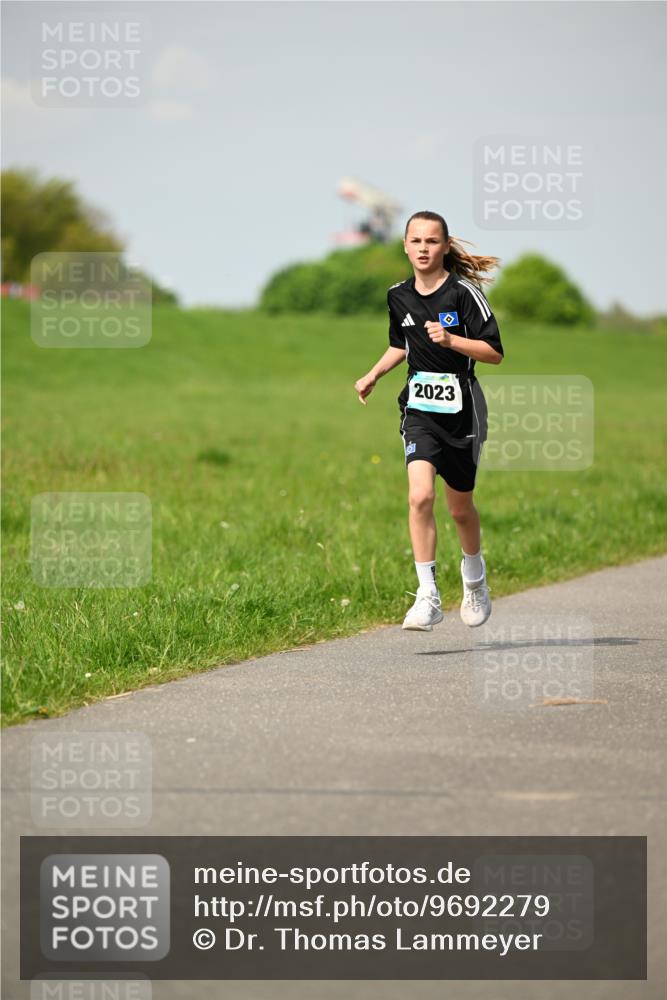 10.05.2026 - 8. Wedeler Halbmarathon Dr. Thomas Lammeyer http://msf.ph/oto/9692279 10.05.2026 11:15:28 Laufen 2023 meine-sportfotos.de