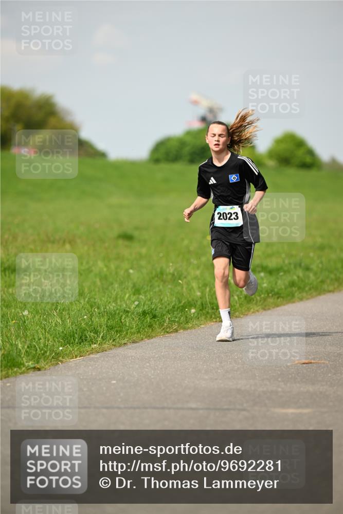 10.05.2026 - 8. Wedeler Halbmarathon Dr. Thomas Lammeyer http://msf.ph/oto/9692281 10.05.2026 11:15:28 Laufen 2023 meine-sportfotos.de