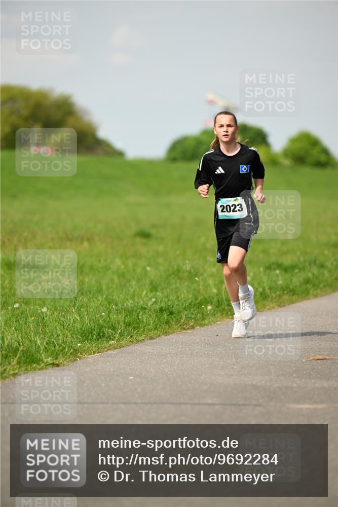 10.05.2026 - 8. Wedeler Halbmarathon Dr. Thomas Lammeyer http://msf.ph/oto/9692284 10.05.2026 11:15:28 Laufen 2023 meine-sportfotos.de
