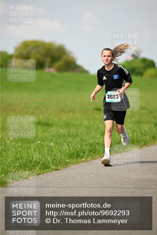 10.05.2026 - 8. Wedeler Halbmarathon Dr. Thomas Lammeyer http://msf.ph/oto/9692293 10.05.2026 11:15:29 Laufen 2023 meine-sportfotos.de