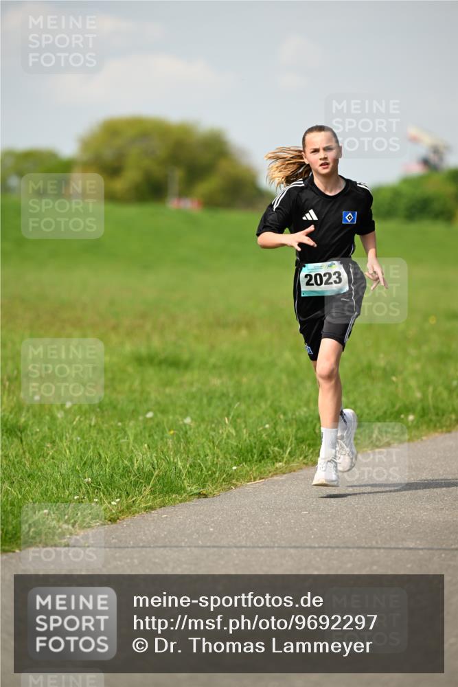10.05.2026 - 8. Wedeler Halbmarathon Dr. Thomas Lammeyer http://msf.ph/oto/9692297 10.05.2026 11:15:29 Laufen 2023 meine-sportfotos.de