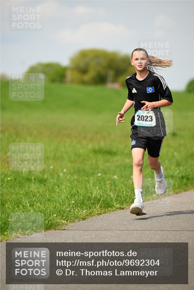 10.05.2026 - 8. Wedeler Halbmarathon Dr. Thomas Lammeyer http://msf.ph/oto/9692304 10.05.2026 11:15:29 Laufen 2023 meine-sportfotos.de