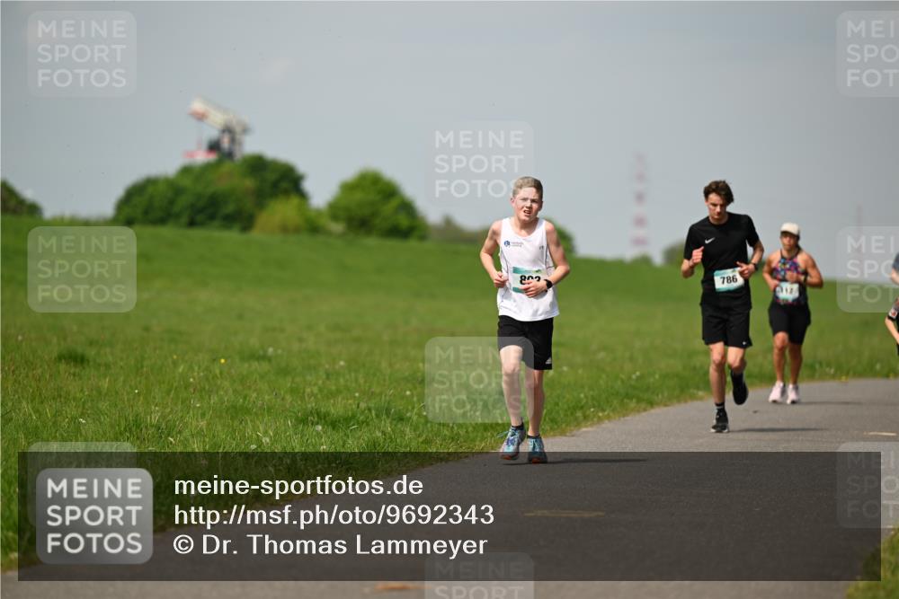 10.05.2026 - 8. Wedeler Halbmarathon Dr. Thomas Lammeyer http://msf.ph/oto/9692343 10.05.2026 11:15:43 Laufen 786 meine-sportfotos.de