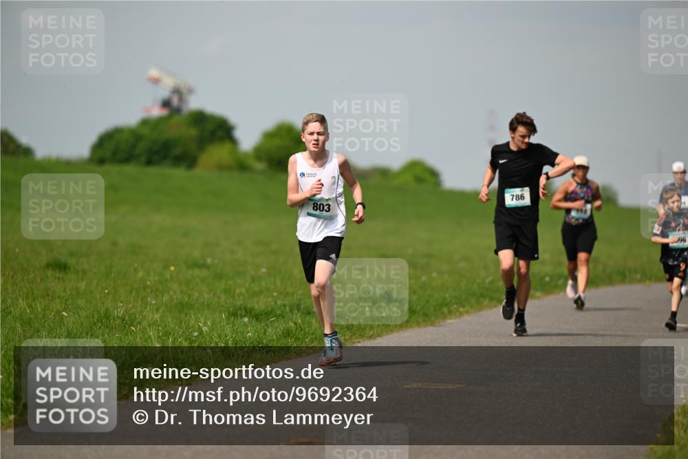 10.05.2026 - 8. Wedeler Halbmarathon Dr. Thomas Lammeyer http://msf.ph/oto/9692364 10.05.2026 11:15:44 Laufen 803, 786 meine-sportfotos.de