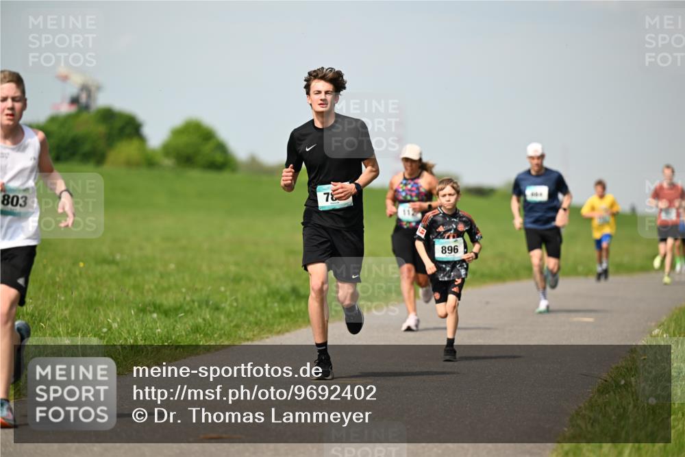 10.05.2026 - 8. Wedeler Halbmarathon Dr. Thomas Lammeyer http://msf.ph/oto/9692402 10.05.2026 11:15:46 Laufen 803, 896 meine-sportfotos.de