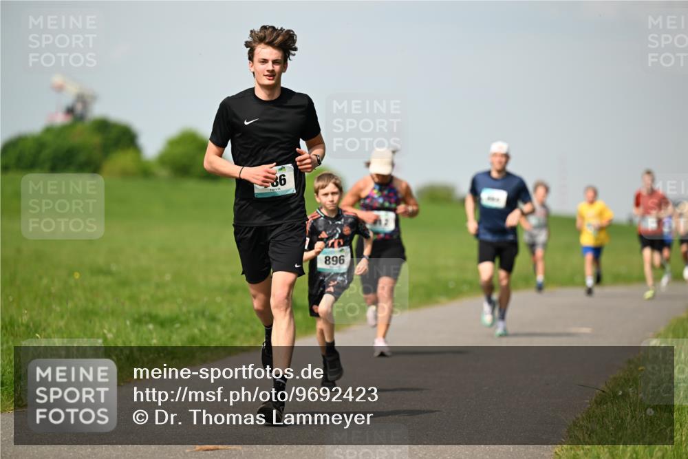 10.05.2026 - 8. Wedeler Halbmarathon Dr. Thomas Lammeyer http://msf.ph/oto/9692423 10.05.2026 11:15:47 Laufen 896 meine-sportfotos.de