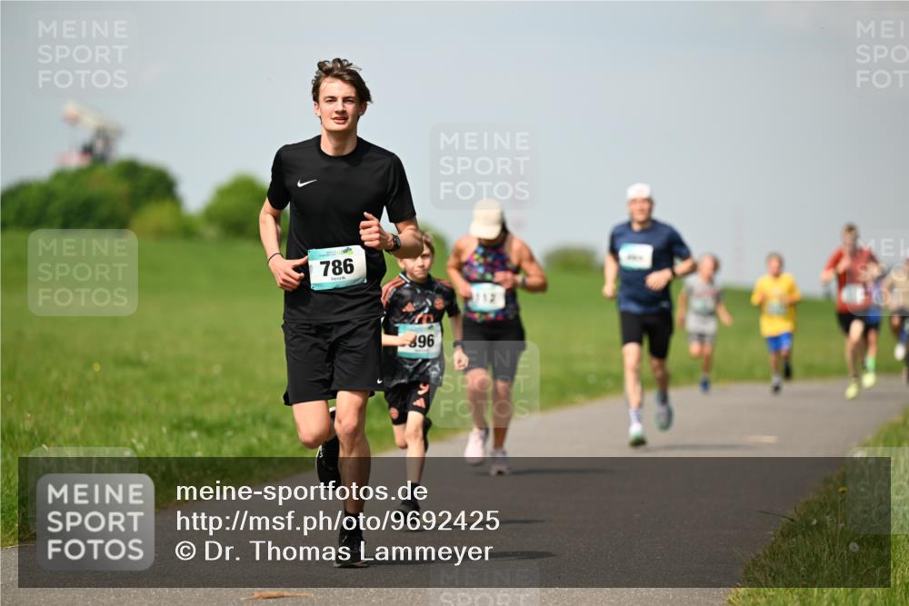 10.05.2026 - 8. Wedeler Halbmarathon Dr. Thomas Lammeyer http://msf.ph/oto/9692425 10.05.2026 11:15:48 Laufen 786 meine-sportfotos.de