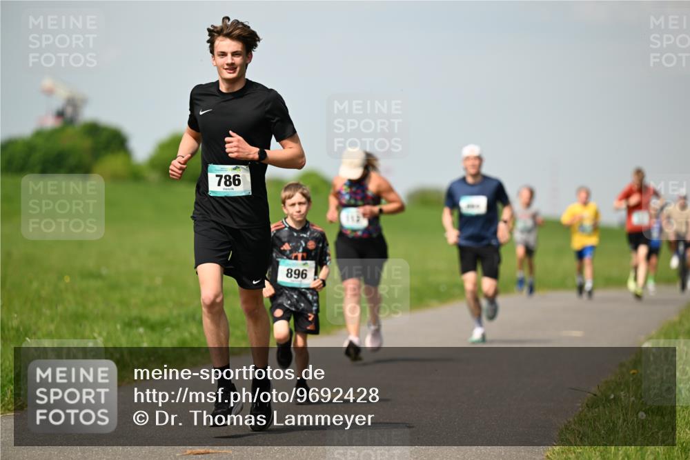 10.05.2026 - 8. Wedeler Halbmarathon Dr. Thomas Lammeyer http://msf.ph/oto/9692428 10.05.2026 11:15:48 Laufen 786, 896 meine-sportfotos.de