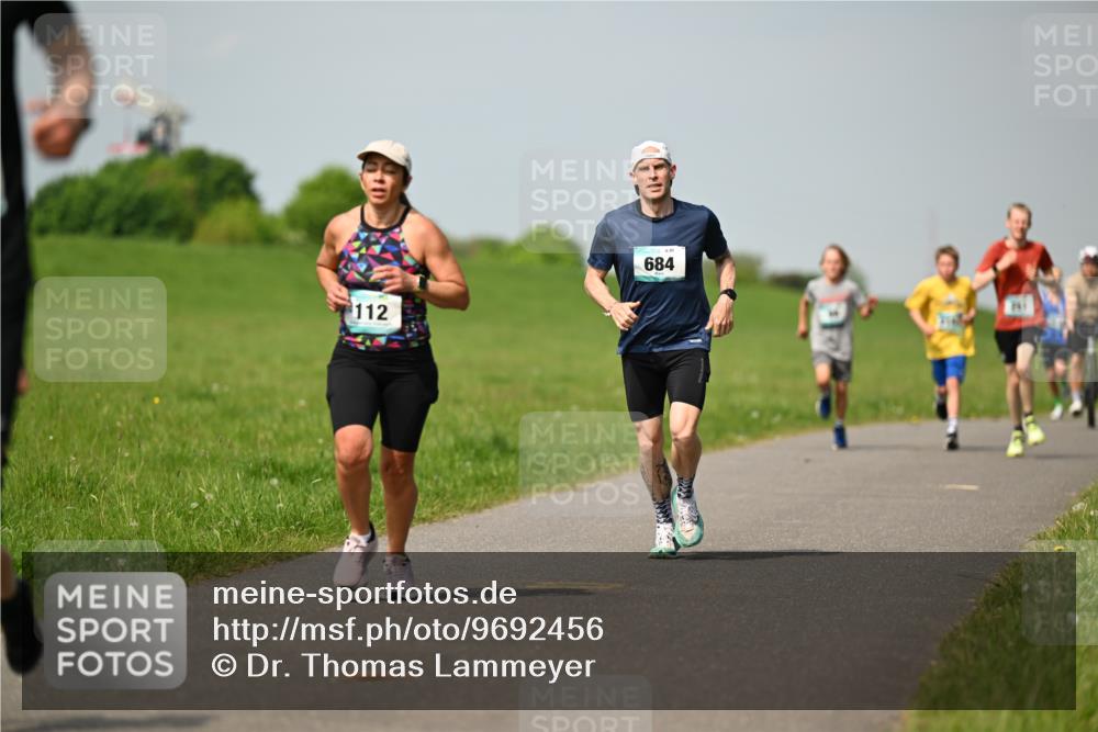10.05.2026 - 8. Wedeler Halbmarathon Dr. Thomas Lammeyer http://msf.ph/oto/9692456 10.05.2026 11:15:50 Laufen 112, 684 meine-sportfotos.de