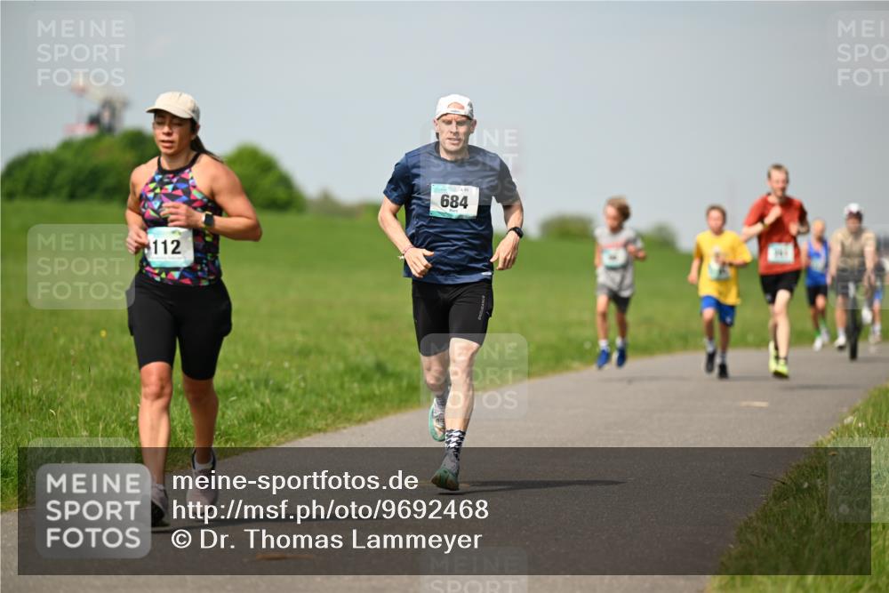 10.05.2026 - 8. Wedeler Halbmarathon Dr. Thomas Lammeyer http://msf.ph/oto/9692468 10.05.2026 11:15:50 Laufen 112, 684 meine-sportfotos.de
