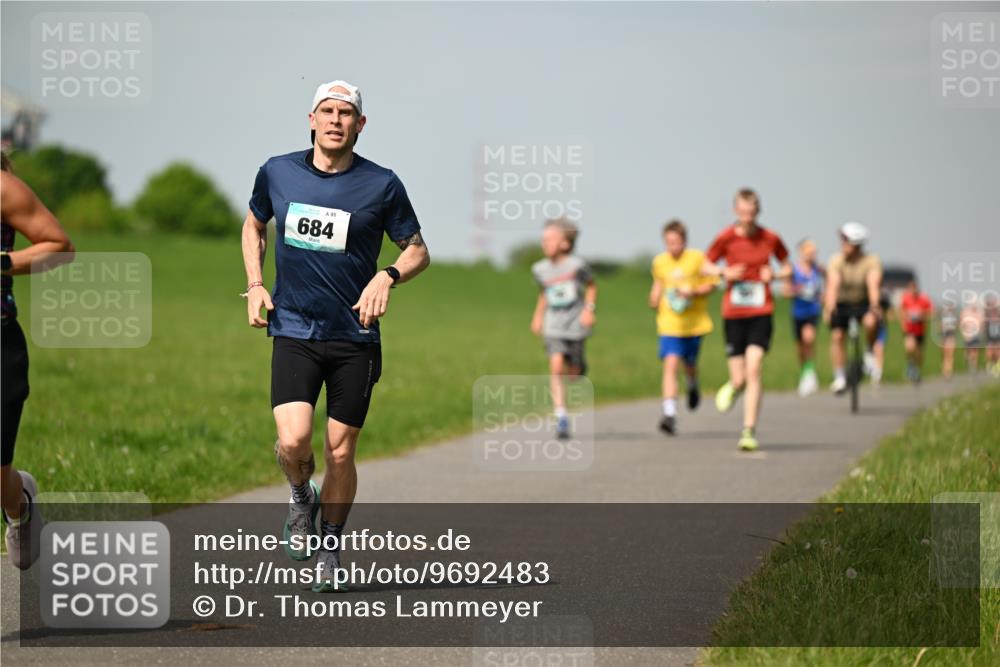 10.05.2026 - 8. Wedeler Halbmarathon Dr. Thomas Lammeyer http://msf.ph/oto/9692483 10.05.2026 11:15:51 Laufen 684 meine-sportfotos.de