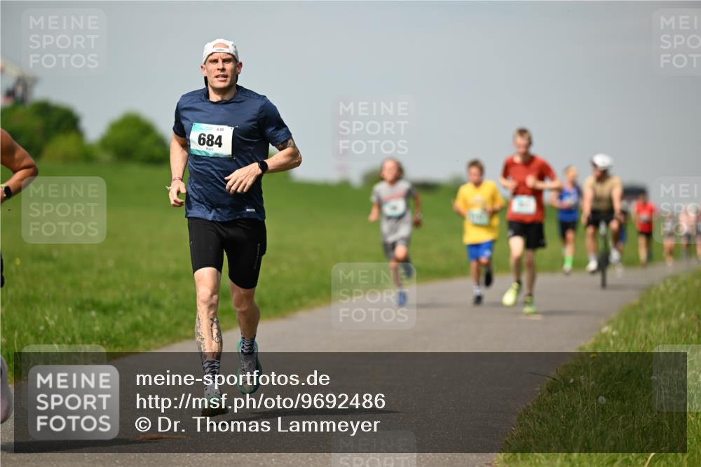 10.05.2026 - 8. Wedeler Halbmarathon Dr. Thomas Lammeyer http://msf.ph/oto/9692486 10.05.2026 11:15:51 Laufen 684 meine-sportfotos.de