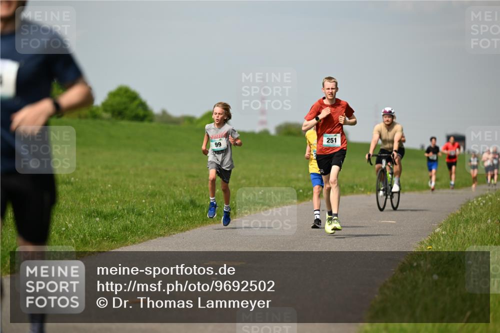 10.05.2026 - 8. Wedeler Halbmarathon Dr. Thomas Lammeyer http://msf.ph/oto/9692502 10.05.2026 11:15:53 Laufen 251 meine-sportfotos.de