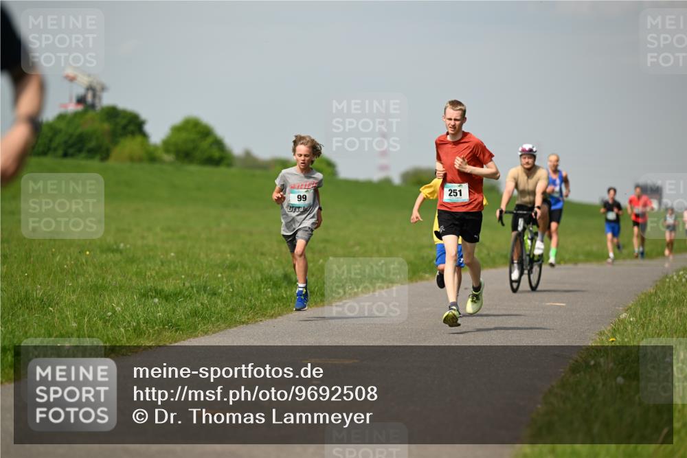 10.05.2026 - 8. Wedeler Halbmarathon Dr. Thomas Lammeyer http://msf.ph/oto/9692508 10.05.2026 11:15:54 Laufen 251 meine-sportfotos.de