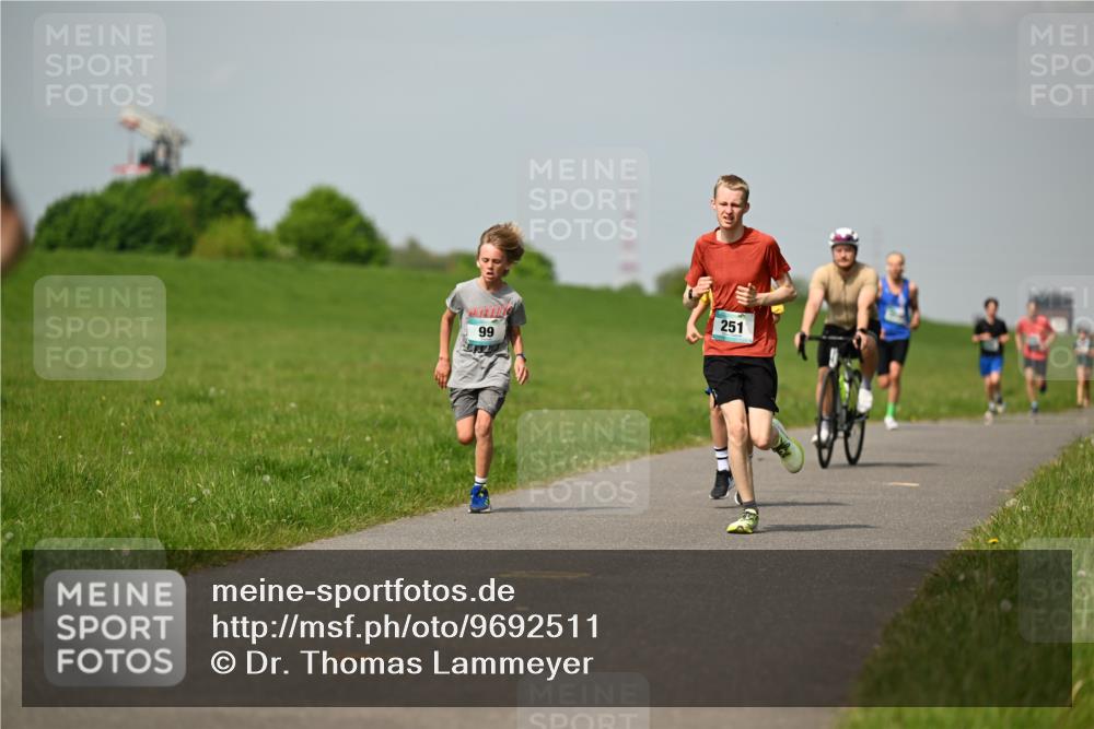 10.05.2026 - 8. Wedeler Halbmarathon Dr. Thomas Lammeyer http://msf.ph/oto/9692511 10.05.2026 11:15:54 Laufen 251 meine-sportfotos.de