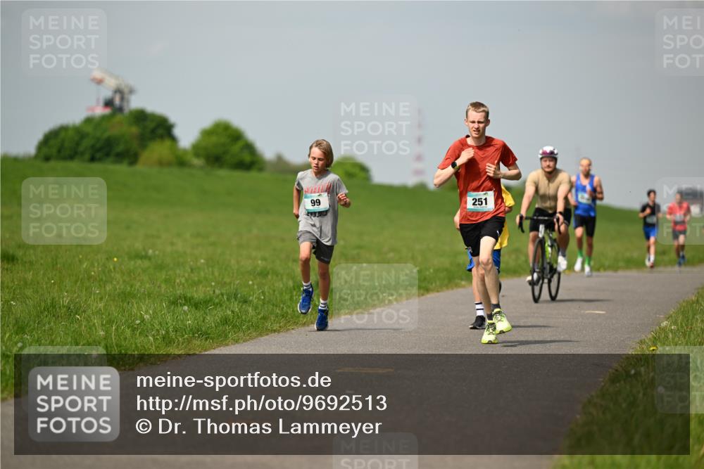 10.05.2026 - 8. Wedeler Halbmarathon Dr. Thomas Lammeyer http://msf.ph/oto/9692513 10.05.2026 11:15:54 Laufen 251 meine-sportfotos.de