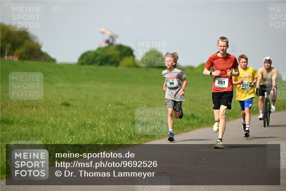 10.05.2026 - 8. Wedeler Halbmarathon Dr. Thomas Lammeyer http://msf.ph/oto/9692526 10.05.2026 11:15:55 Laufen 251, 218 meine-sportfotos.de