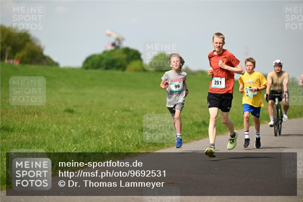 10.05.2026 - 8. Wedeler Halbmarathon Dr. Thomas Lammeyer http://msf.ph/oto/9692531 10.05.2026 11:15:55 Laufen 251 meine-sportfotos.de