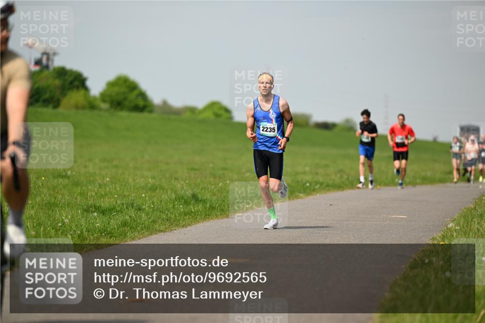 10.05.2026 - 8. Wedeler Halbmarathon Dr. Thomas Lammeyer http://msf.ph/oto/9692565 10.05.2026 11:16:00 Laufen 2235 meine-sportfotos.de