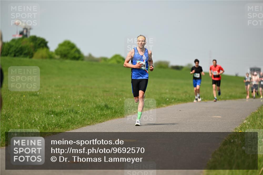 10.05.2026 - 8. Wedeler Halbmarathon Dr. Thomas Lammeyer http://msf.ph/oto/9692570 10.05.2026 11:16:01 Laufen  meine-sportfotos.de