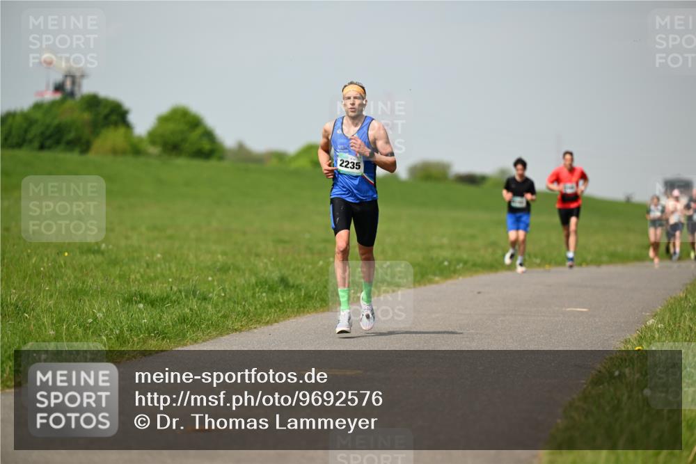 10.05.2026 - 8. Wedeler Halbmarathon Dr. Thomas Lammeyer http://msf.ph/oto/9692576 10.05.2026 11:16:01 Laufen 2235 meine-sportfotos.de