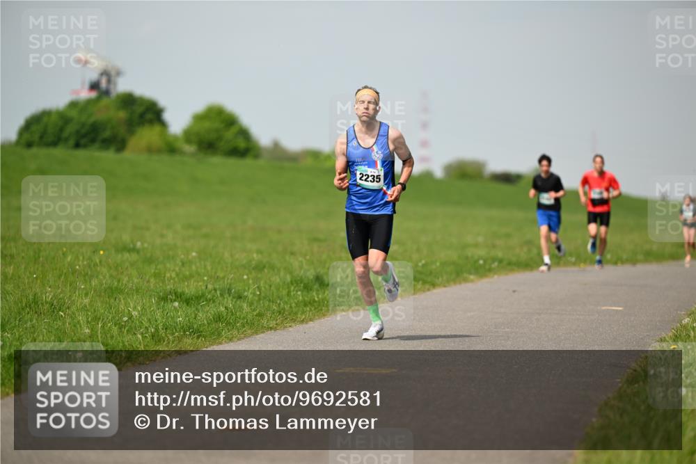 10.05.2026 - 8. Wedeler Halbmarathon Dr. Thomas Lammeyer http://msf.ph/oto/9692581 10.05.2026 11:16:01 Laufen 2235 meine-sportfotos.de