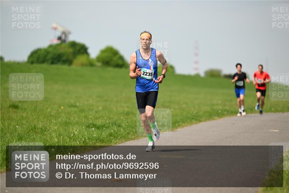 10.05.2026 - 8. Wedeler Halbmarathon Dr. Thomas Lammeyer http://msf.ph/oto/9692596 10.05.2026 11:16:02 Laufen 2235 meine-sportfotos.de