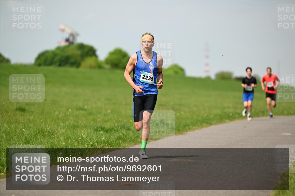10.05.2026 - 8. Wedeler Halbmarathon Dr. Thomas Lammeyer http://msf.ph/oto/9692601 10.05.2026 11:16:02 Laufen 2235 meine-sportfotos.de
