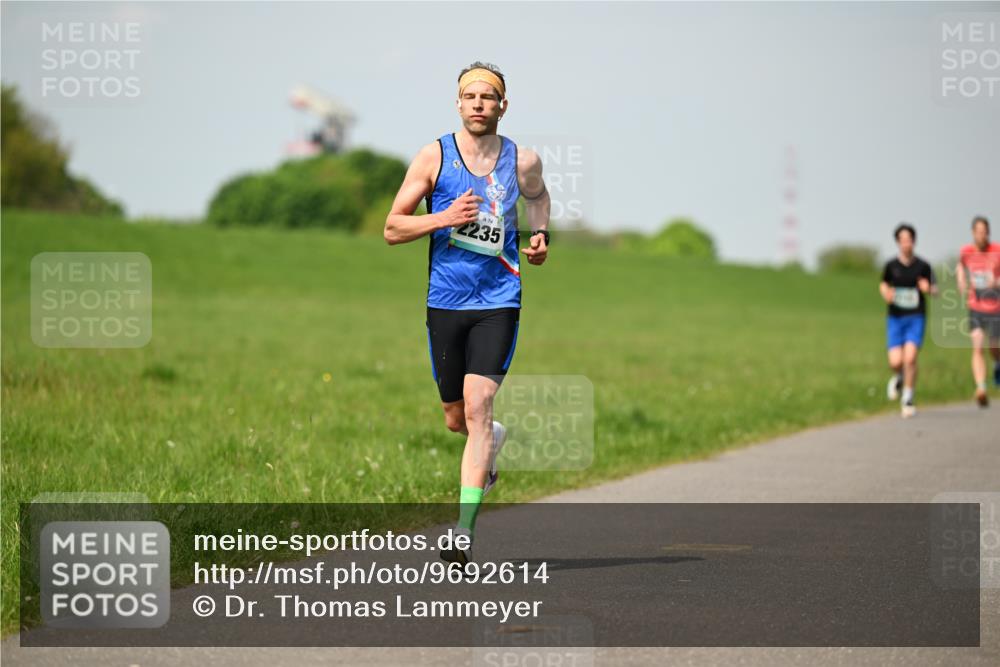 10.05.2026 - 8. Wedeler Halbmarathon Dr. Thomas Lammeyer http://msf.ph/oto/9692614 10.05.2026 11:16:03 Laufen 2235 meine-sportfotos.de