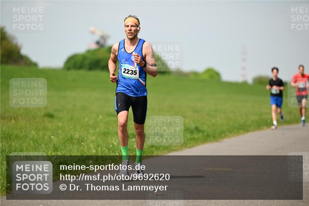 10.05.2026 - 8. Wedeler Halbmarathon Dr. Thomas Lammeyer http://msf.ph/oto/9692620 10.05.2026 11:16:03 Laufen 2235 meine-sportfotos.de