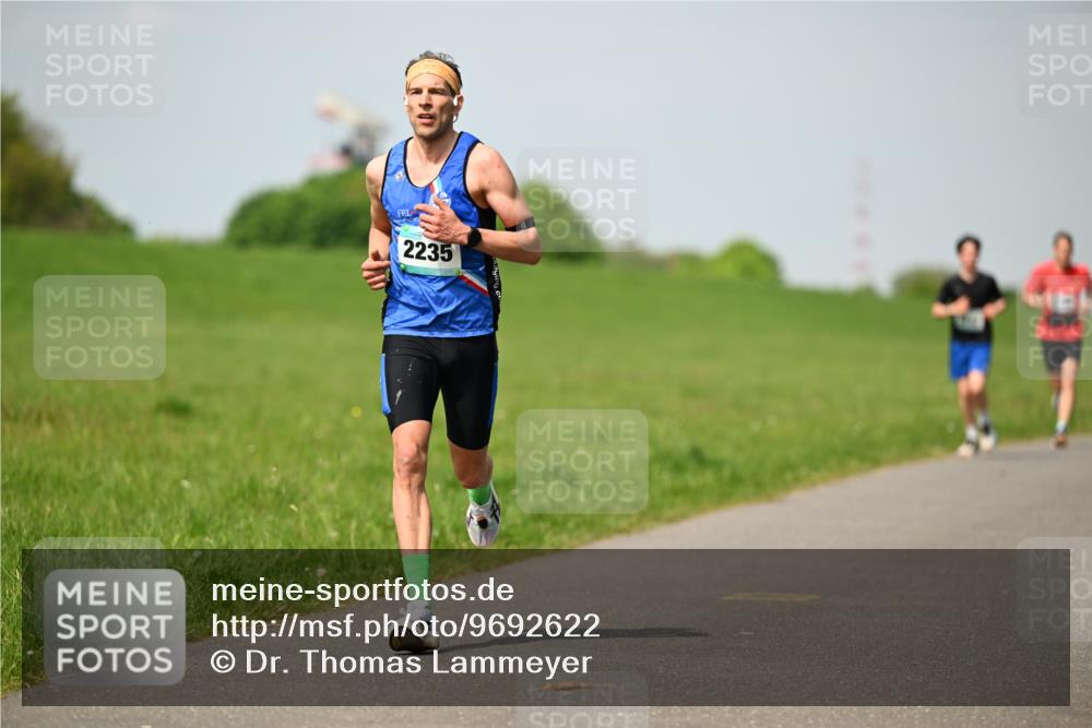10.05.2026 - 8. Wedeler Halbmarathon Dr. Thomas Lammeyer http://msf.ph/oto/9692622 10.05.2026 11:16:03 Laufen 2235 meine-sportfotos.de