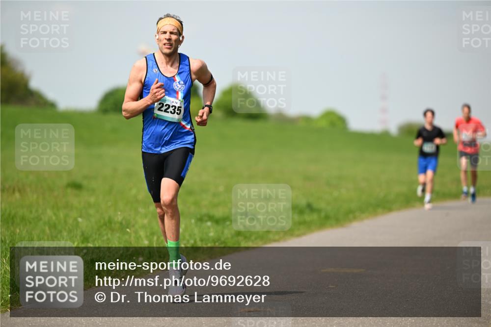 10.05.2026 - 8. Wedeler Halbmarathon Dr. Thomas Lammeyer http://msf.ph/oto/9692628 10.05.2026 11:16:04 Laufen 2235 meine-sportfotos.de