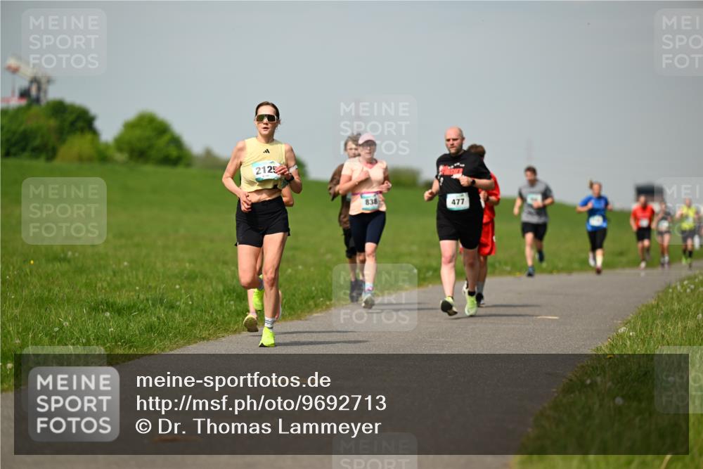 10.05.2026 - 8. Wedeler Halbmarathon Dr. Thomas Lammeyer http://msf.ph/oto/9692713 10.05.2026 11:16:18 Laufen 2125, 838, 477 meine-sportfotos.de