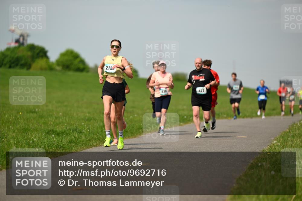 10.05.2026 - 8. Wedeler Halbmarathon Dr. Thomas Lammeyer http://msf.ph/oto/9692716 10.05.2026 11:16:19 Laufen 212, 477 meine-sportfotos.de