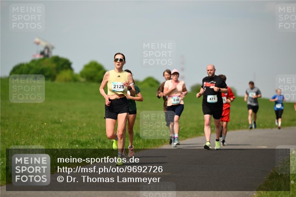 10.05.2026 - 8. Wedeler Halbmarathon Dr. Thomas Lammeyer http://msf.ph/oto/9692726 10.05.2026 11:16:19 Laufen 2125, 140, 838, 477 meine-sportfotos.de