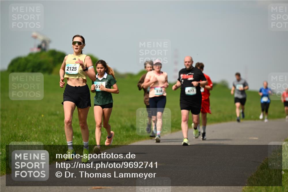 10.05.2026 - 8. Wedeler Halbmarathon Dr. Thomas Lammeyer http://msf.ph/oto/9692741 10.05.2026 11:16:20 Laufen 2125 meine-sportfotos.de