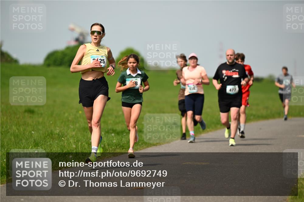10.05.2026 - 8. Wedeler Halbmarathon Dr. Thomas Lammeyer http://msf.ph/oto/9692749 10.05.2026 11:16:20 Laufen  meine-sportfotos.de