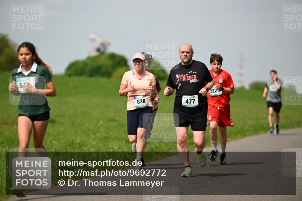 10.05.2026 - 8. Wedeler Halbmarathon Dr. Thomas Lammeyer http://msf.ph/oto/9692772 10.05.2026 11:16:23 Laufen 838, 81369, 477, 2225 meine-sportfotos.de