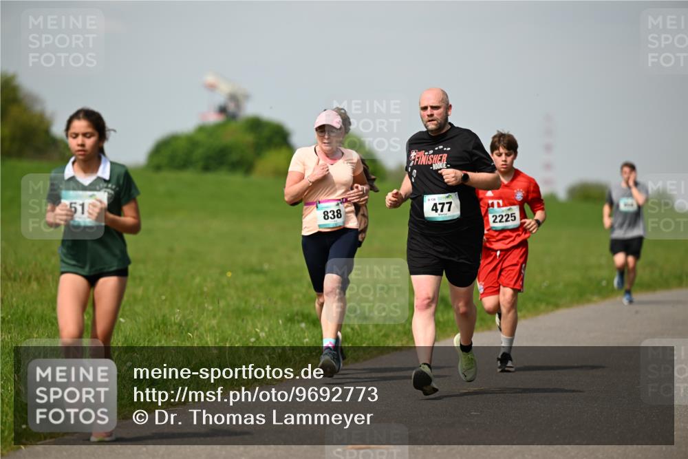 10.05.2026 - 8. Wedeler Halbmarathon Dr. Thomas Lammeyer http://msf.ph/oto/9692773 10.05.2026 11:16:23 Laufen 519, 838, 8136, 477, 2225 meine-sportfotos.de