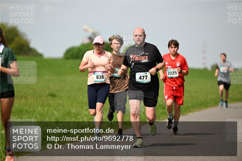 10.05.2026 - 8. Wedeler Halbmarathon Dr. Thomas Lammeyer http://msf.ph/oto/9692778 10.05.2026 11:16:23 Laufen 2016, 838, 136, 477, 2225 meine-sportfotos.de
