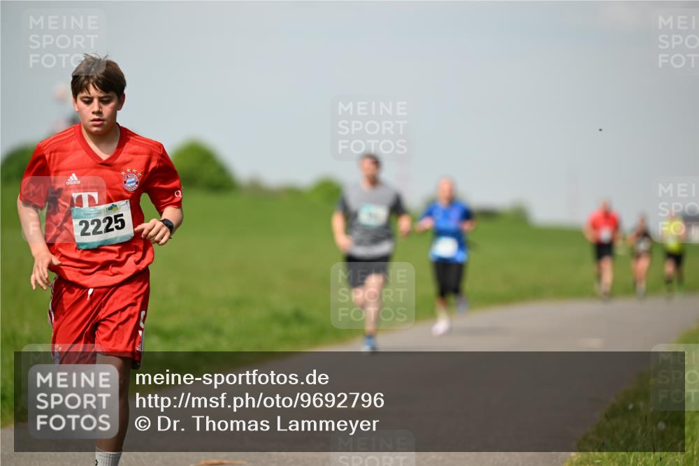 10.05.2026 - 8. Wedeler Halbmarathon Dr. Thomas Lammeyer http://msf.ph/oto/9692796 10.05.2026 11:16:26 Laufen 2225 meine-sportfotos.de