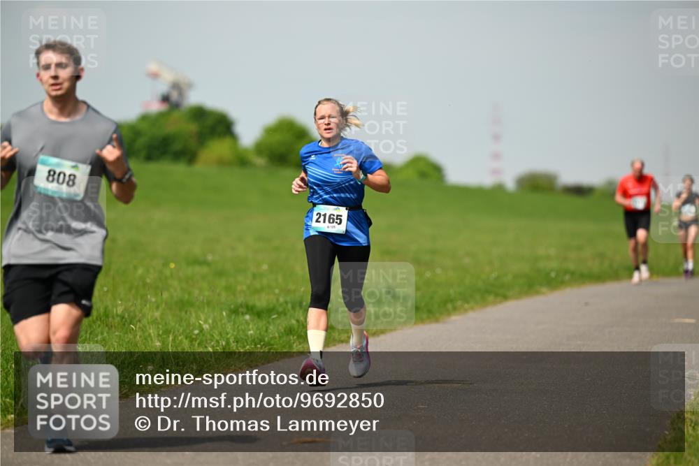 10.05.2026 - 8. Wedeler Halbmarathon Dr. Thomas Lammeyer http://msf.ph/oto/9692850 10.05.2026 11:16:31 Laufen 808, 2165, 125 meine-sportfotos.de