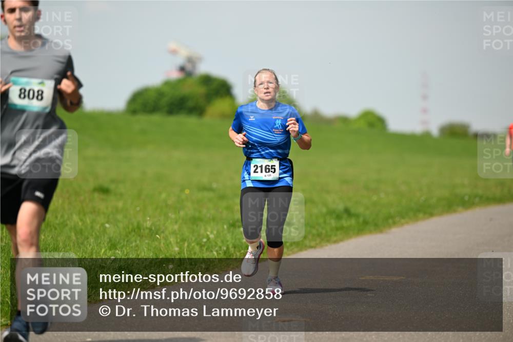 10.05.2026 - 8. Wedeler Halbmarathon Dr. Thomas Lammeyer http://msf.ph/oto/9692858 10.05.2026 11:16:31 Laufen 808, 2165, 125 meine-sportfotos.de