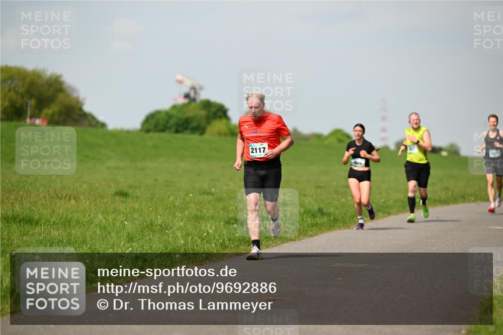 10.05.2026 - 8. Wedeler Halbmarathon Dr. Thomas Lammeyer http://msf.ph/oto/9692886 10.05.2026 11:16:40 Laufen 2117, 969 meine-sportfotos.de