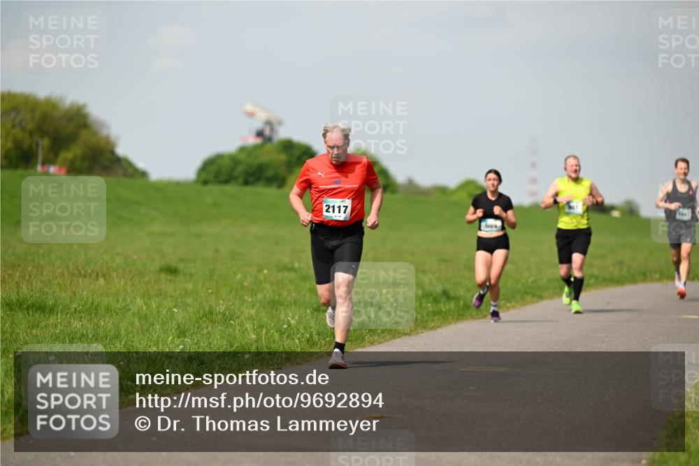 10.05.2026 - 8. Wedeler Halbmarathon Dr. Thomas Lammeyer http://msf.ph/oto/9692894 10.05.2026 11:16:41 Laufen 2117 meine-sportfotos.de